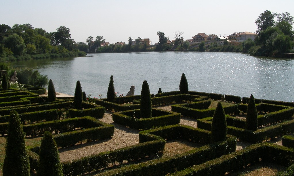 Palatul Mogosoaia gradina3