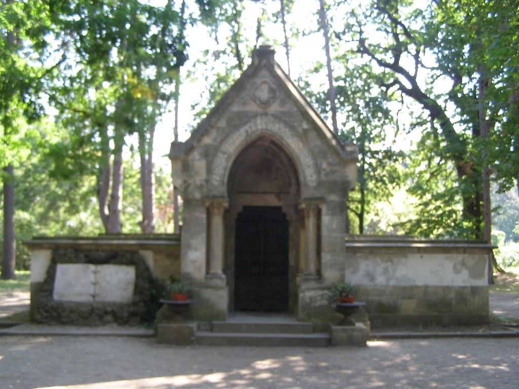 Palatul Mogosoaia mormantulJPG