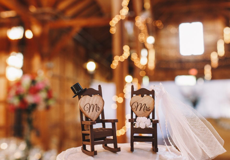 wedding cake decor made two rocking chairs