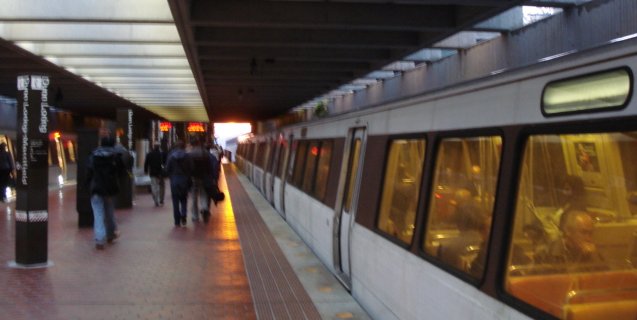 metrou pe peron