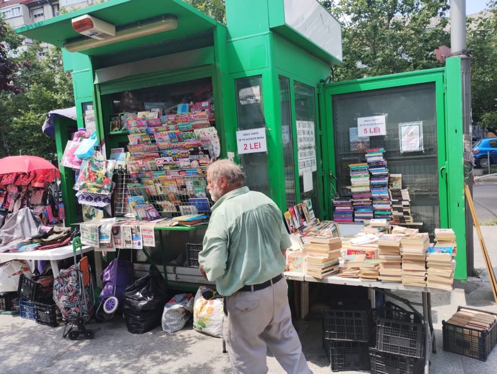 Anticariat carti vechi buchinisti Bucuresti anticar Biserica Sf. Gheorghe nou Pasajul Pietonal Latin Lipscani 6