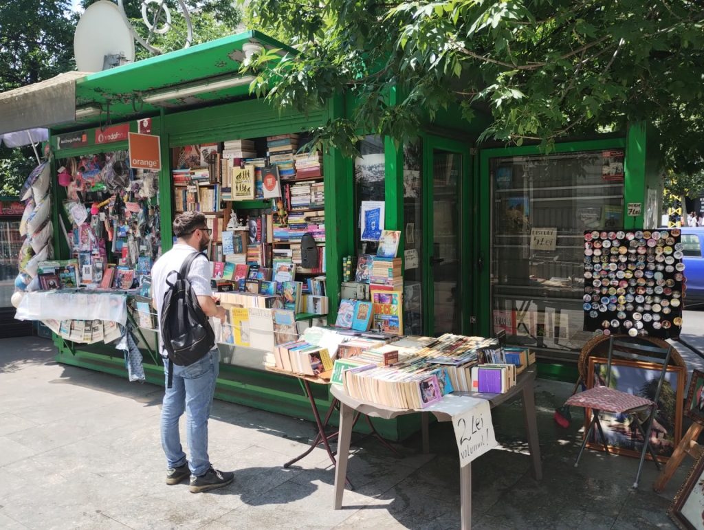 Bucuresti anticar Anticariat carti vechi buchinisti Anticariat carti vechi buchinisti Bucuresti anticar Biserica Sf. Gheorghe nou Pasajul Pietonal Latin Lipscani